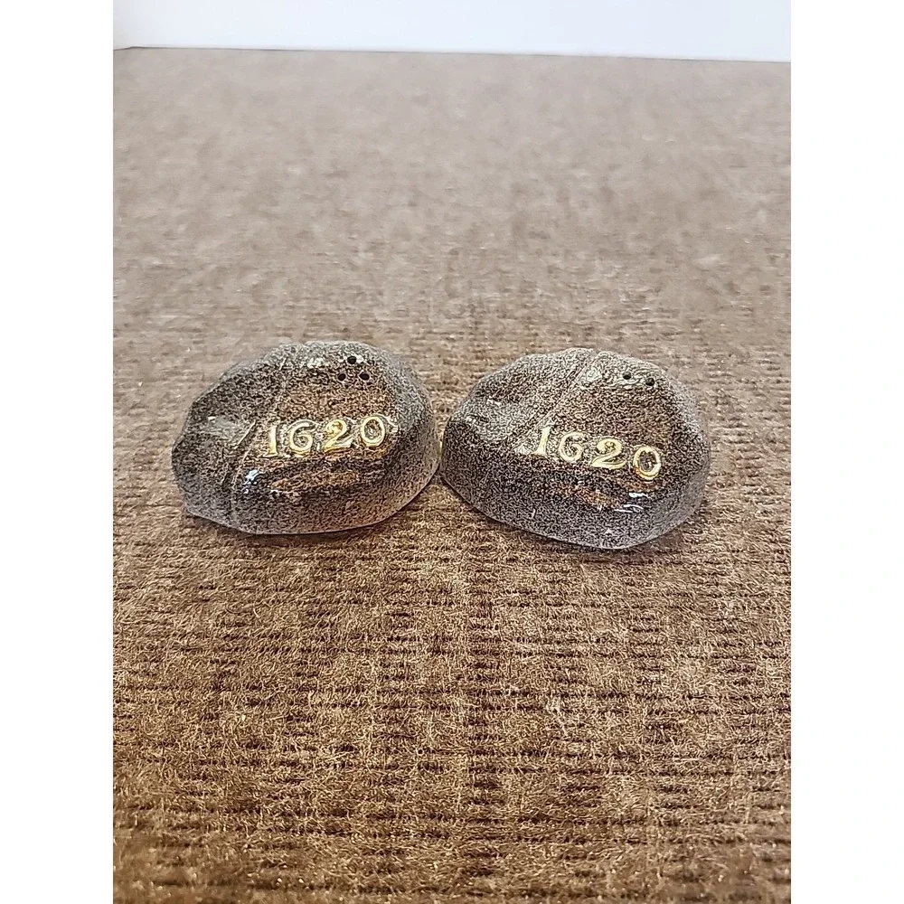 Plymouth Rock 1620 Ceramic Salt And‎ Pepper Shakers  Made In Japan
